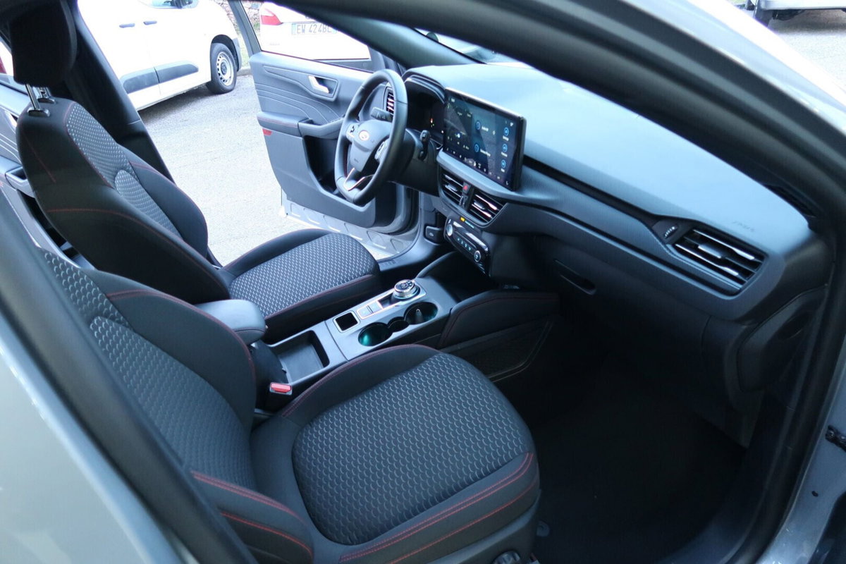 Ford Kuga 2.5 Full Hybrid 190 CV CVT 2WD ST-Line Design (9)