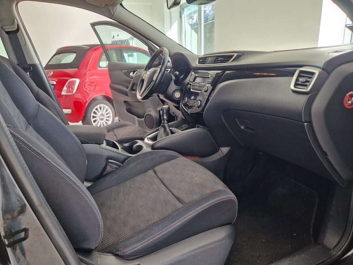 Nissan Qashqai 1.5 dCi Acenta Premium (9)