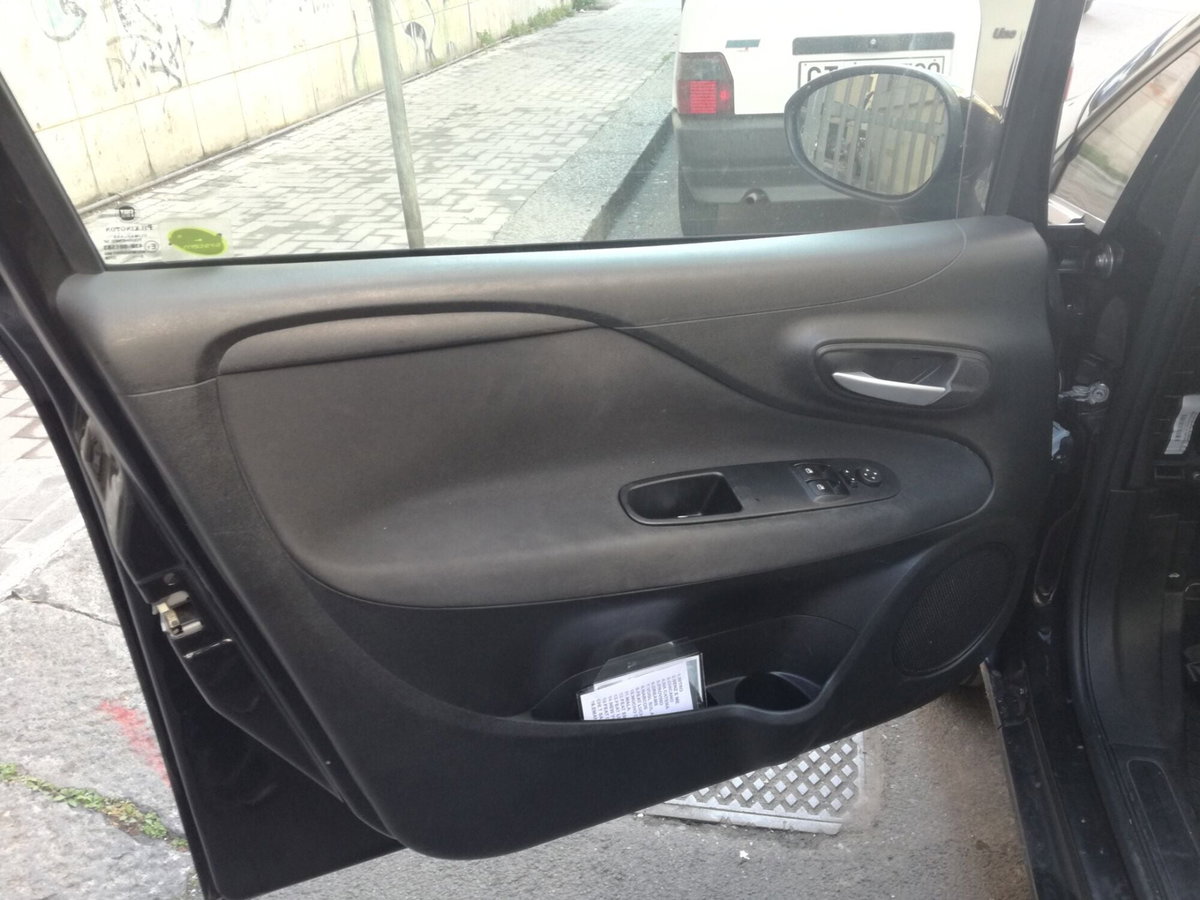 Fiat Punto 1.4 8V 5 porte Natural Power Lounge (10)