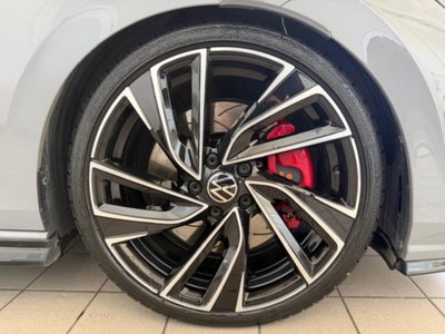 Volkswagen Golf 2.0 tsi GTI MT Ultimate 245cv (9)