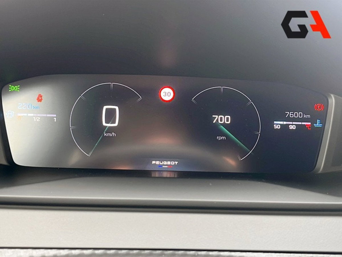 Peugeot 2008 1.2 puretech Active s&s 100cv (15)
