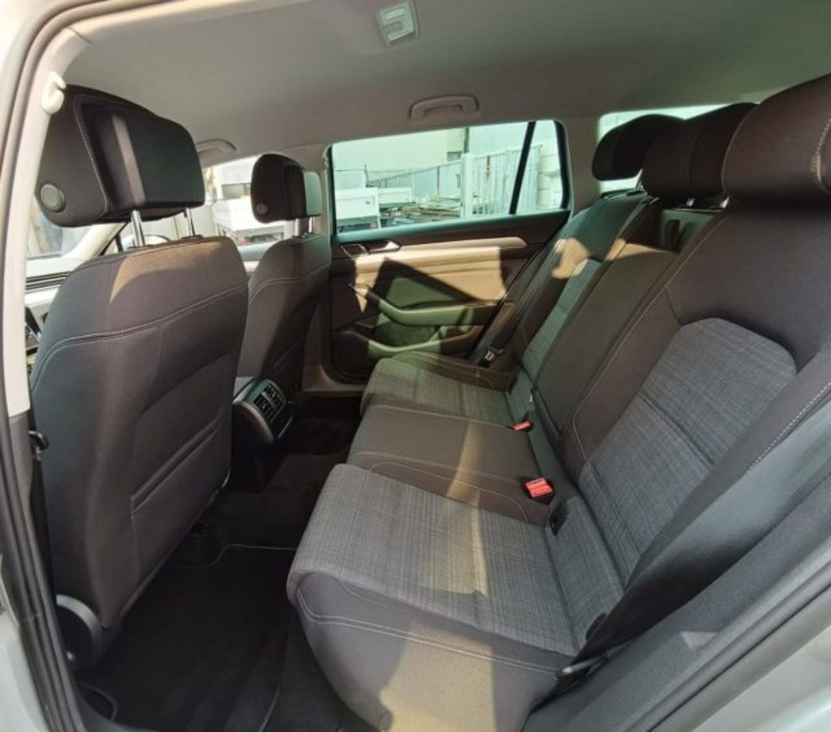 Volkswagen Passat Variant 2.0 TDI SCR EVO Business (7)
