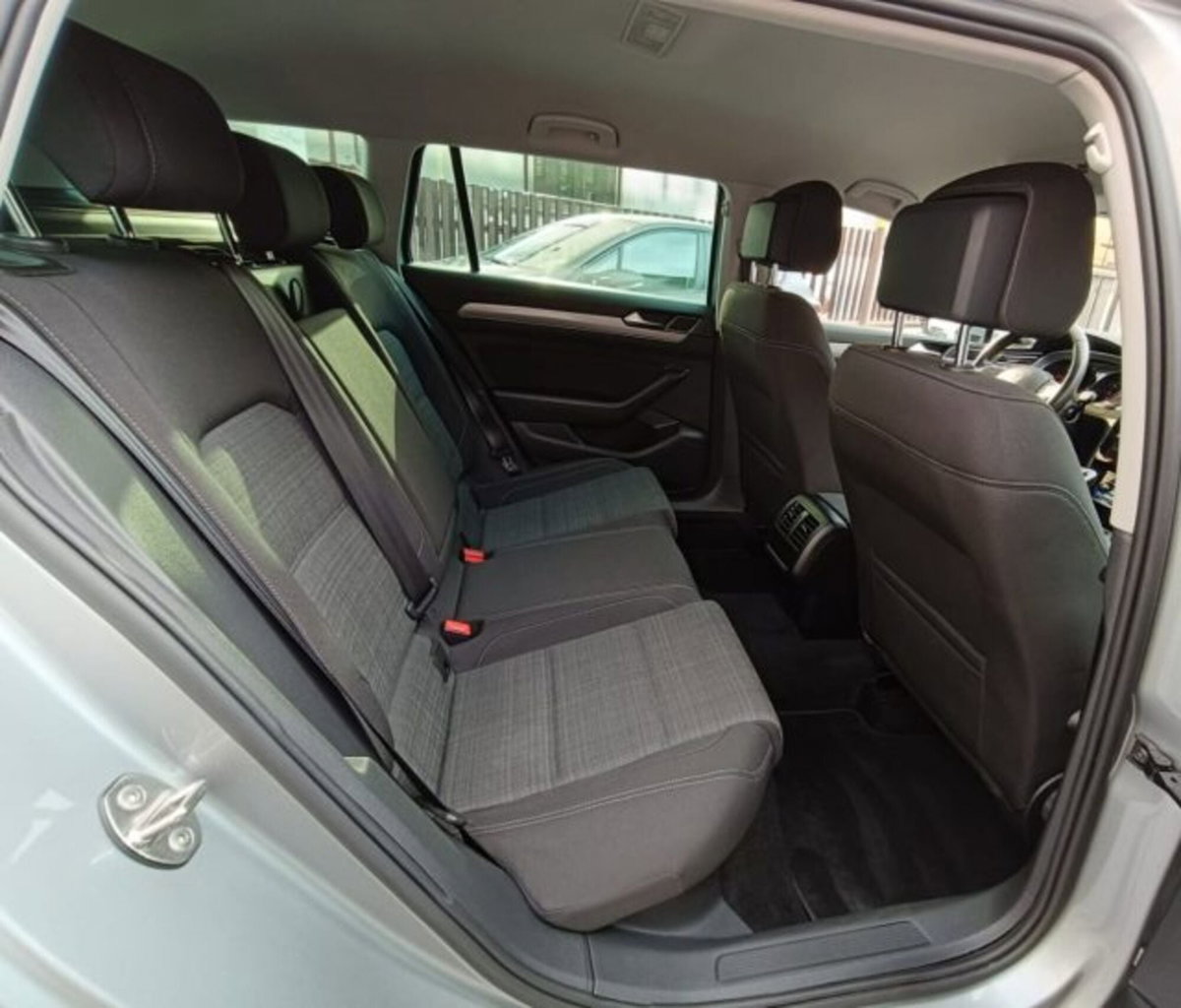 Volkswagen Passat Variant 2.0 TDI SCR EVO Business (9)
