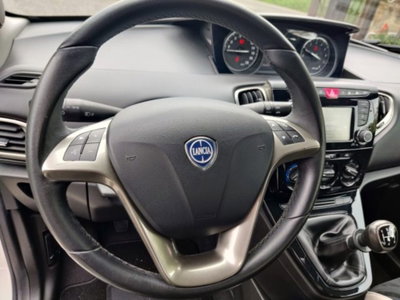 Lancia Ypsilon 1.2 69 CV 5 porte GPL Ecochic Gold (10)