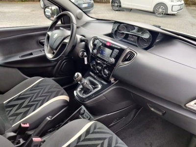 Lancia Ypsilon 1.2 69 CV 5 porte GPL Ecochic Gold (12)