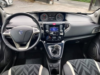 Lancia Ypsilon 1.2 69 CV 5 porte GPL Ecochic Gold (9)
