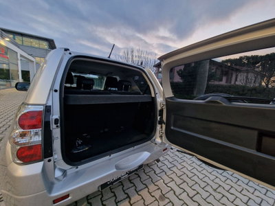 Suzuki Grand Vitara 1.9 DDiS 3 porte Offroad (9)