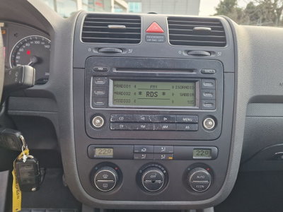 Volkswagen Golf 1.6 16V FSI 5p. Sportline (9)
