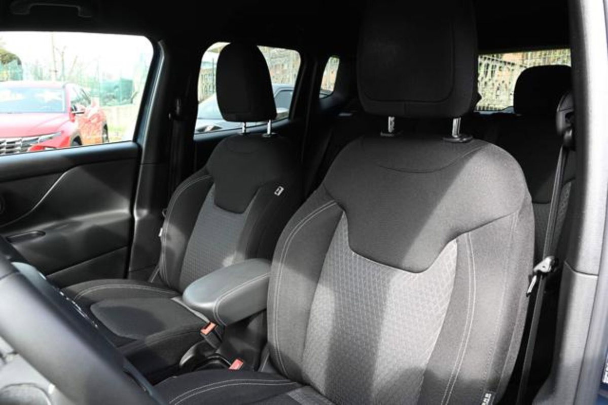 Jeep Renegade 1.3 T4 190CV PHEV 4xe AT6 80th Anniversary (14)