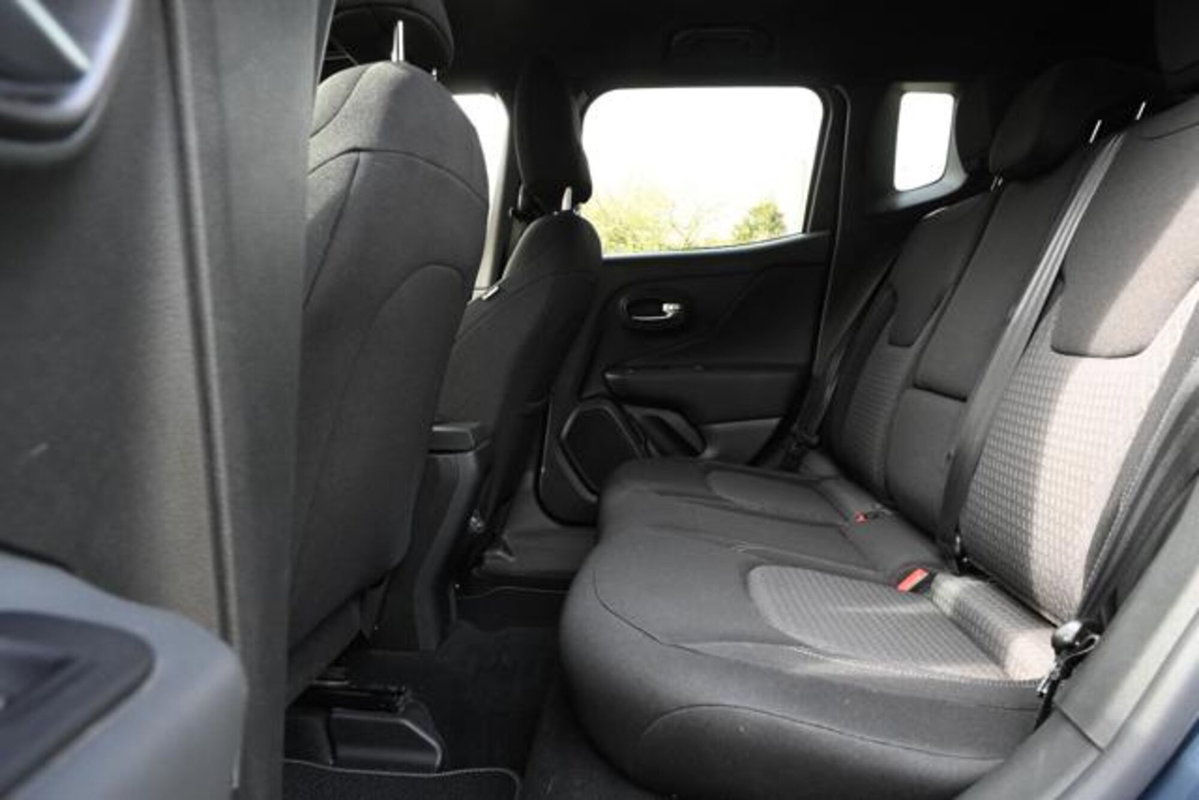 Jeep Renegade 1.3 T4 190CV PHEV 4xe AT6 80th Anniversary (15)