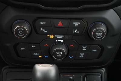 Jeep Renegade 1.3 T4 190CV PHEV 4xe AT6 80th Anniversary (19)