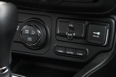 Jeep Renegade 1.3 T4 190CV PHEV 4xe AT6 80th Anniversary (20)