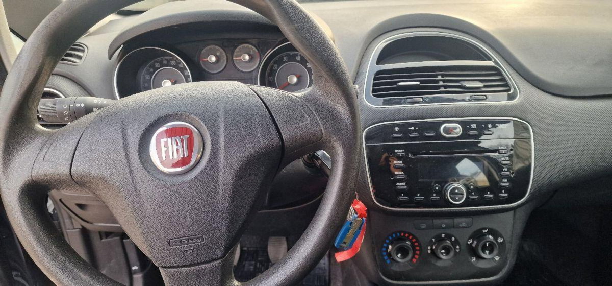 Fiat Punto 1.4 8V 5 porte Easypower Street (13)
