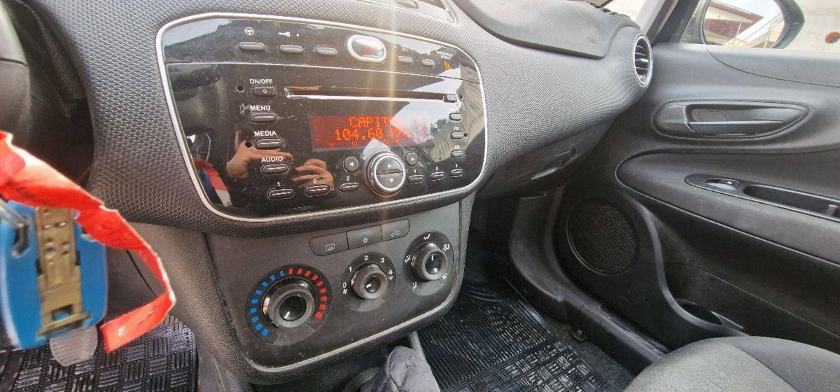 Fiat Punto 1.4 8V 5 porte Easypower Street (14)