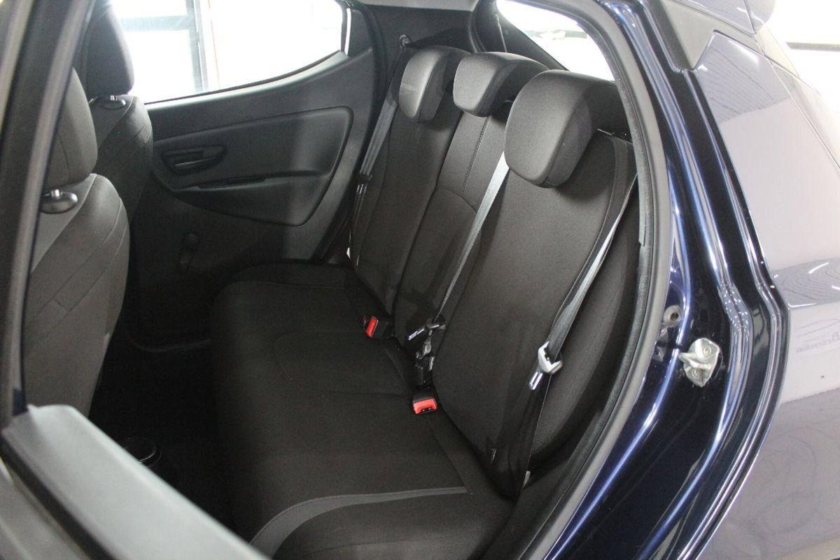 Lancia Ypsilon 1.2 69 CV 5 porte Silver (12)