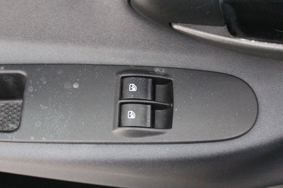 Lancia Ypsilon 1.2 69 CV 5 porte Silver (14)