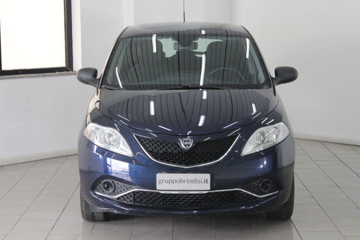 Lancia Ypsilon 1.2 69 CV 5 porte Silver (2)
