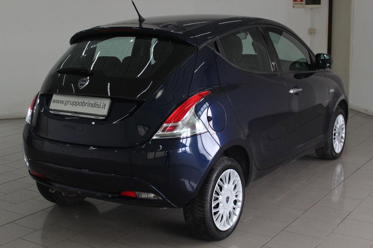 Lancia Ypsilon 1.2 69 CV 5 porte Silver (4)