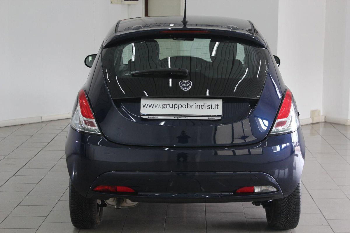 Lancia Ypsilon 1.2 69 CV 5 porte Silver (5)