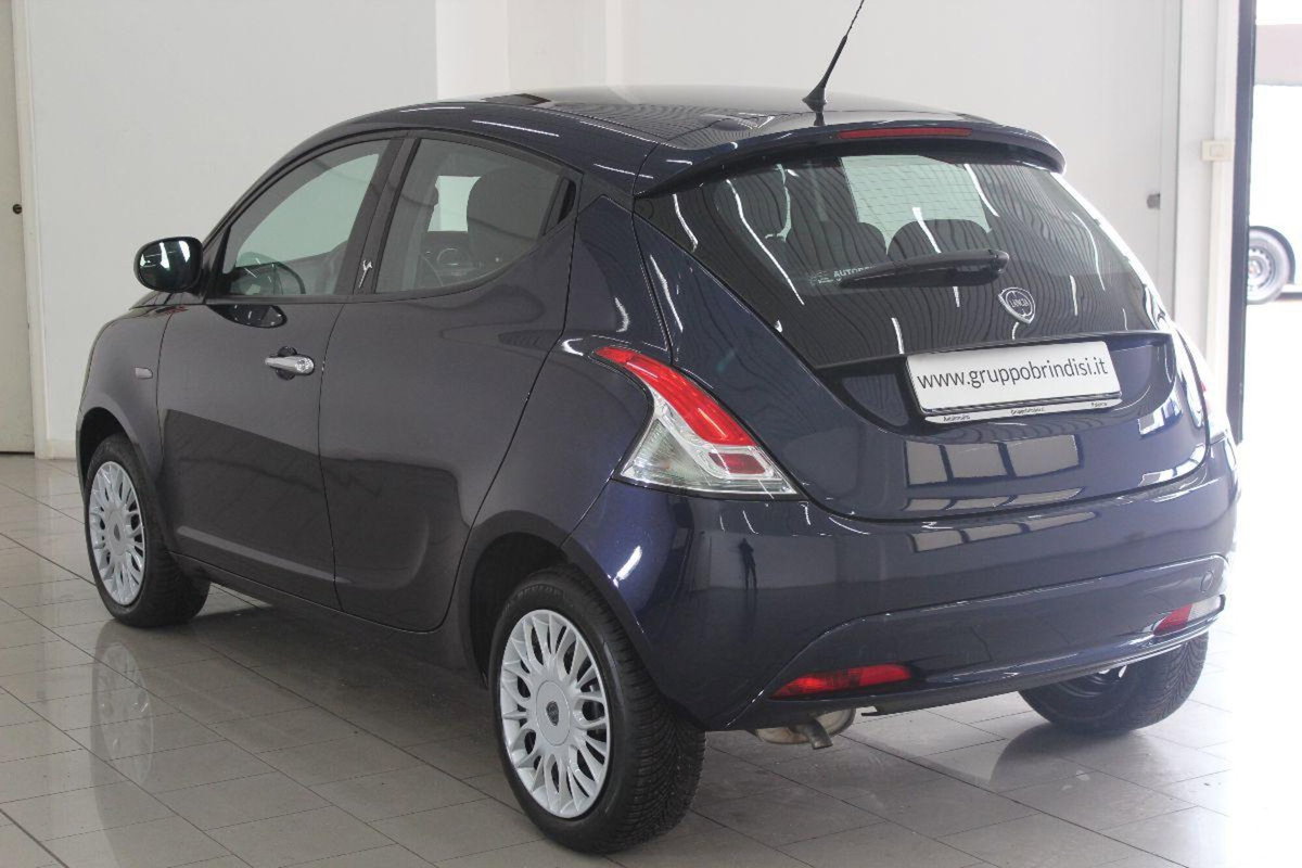 Lancia Ypsilon 1.2 69 CV 5 porte Silver (6)