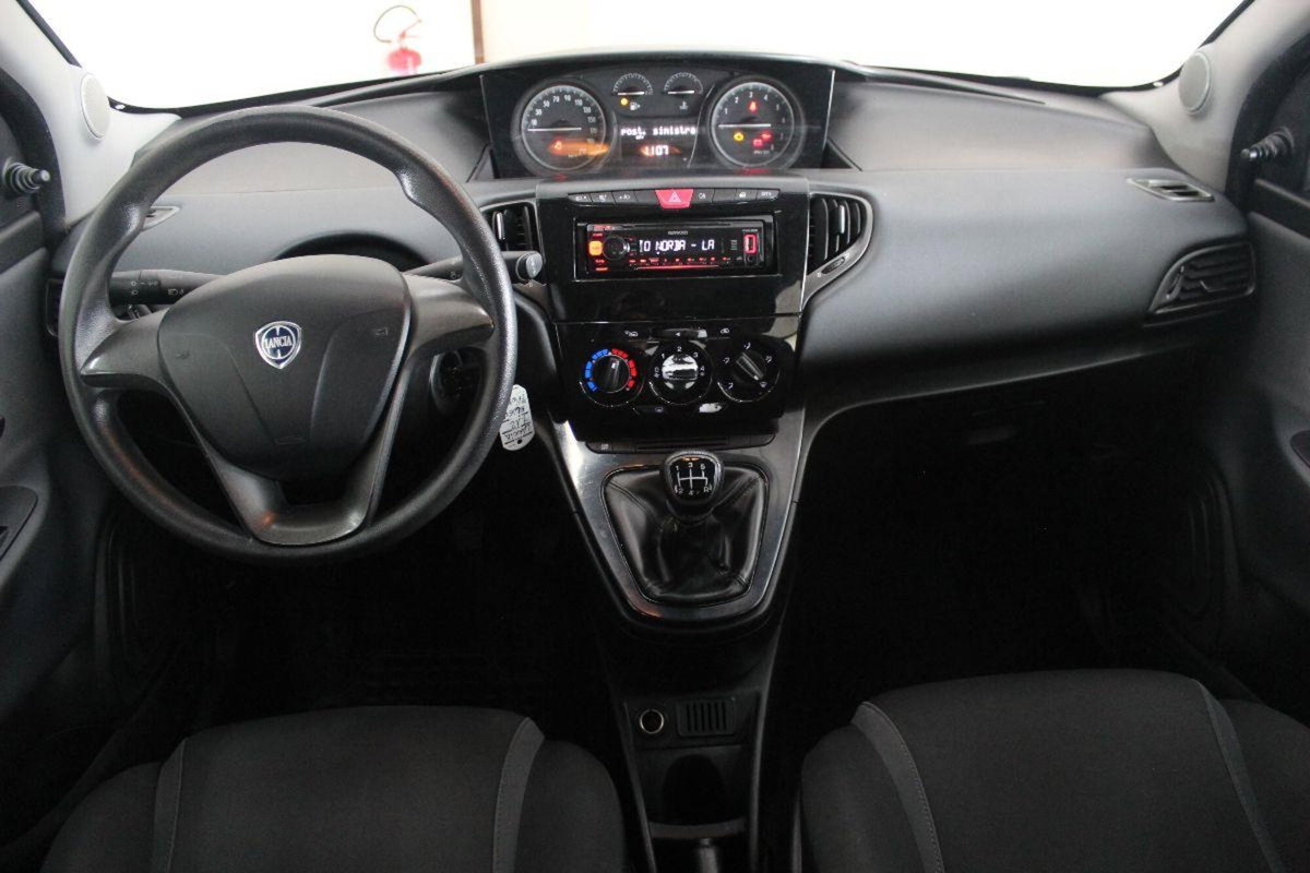 Lancia Ypsilon 1.2 69 CV 5 porte Silver (7)