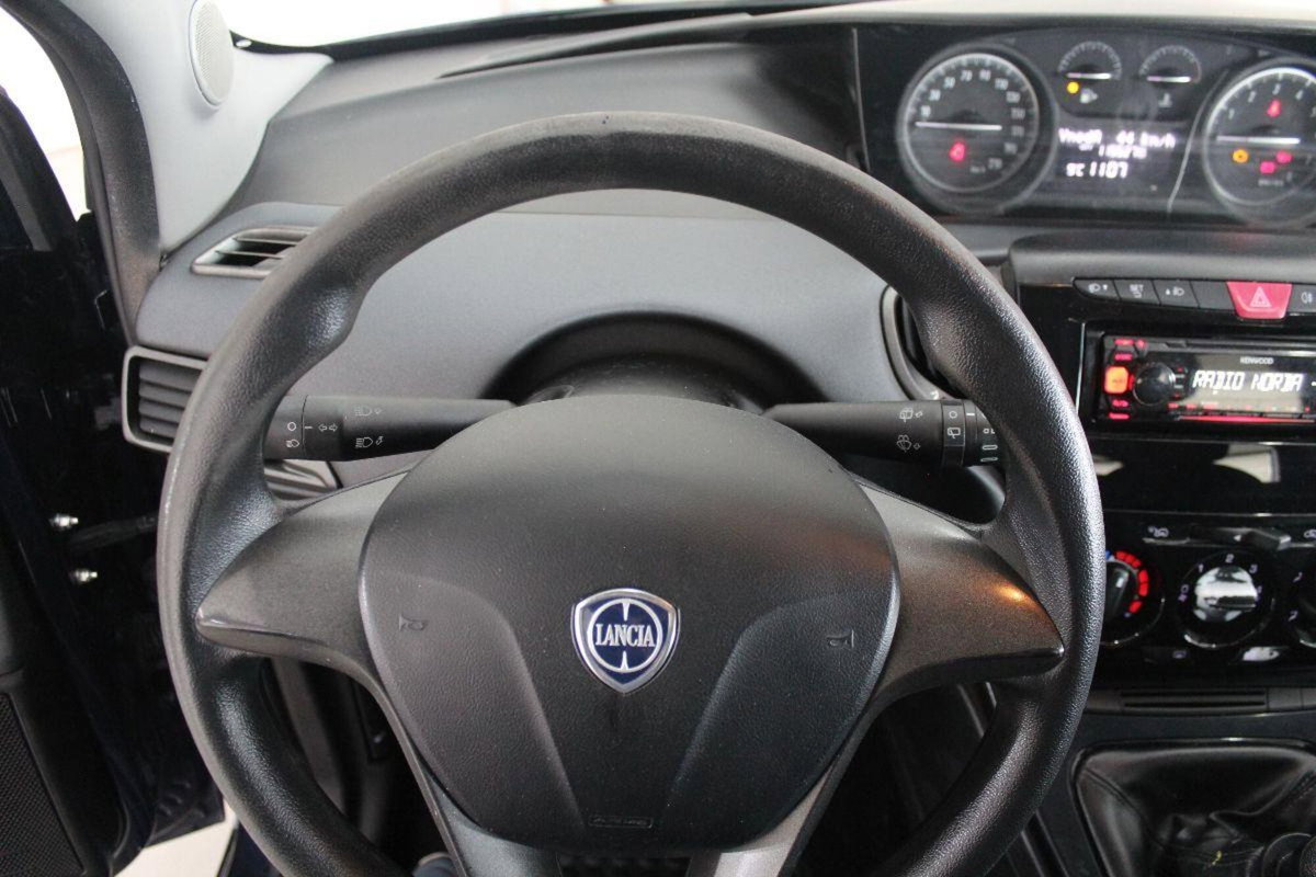Lancia Ypsilon 1.2 69 CV 5 porte Silver (8)