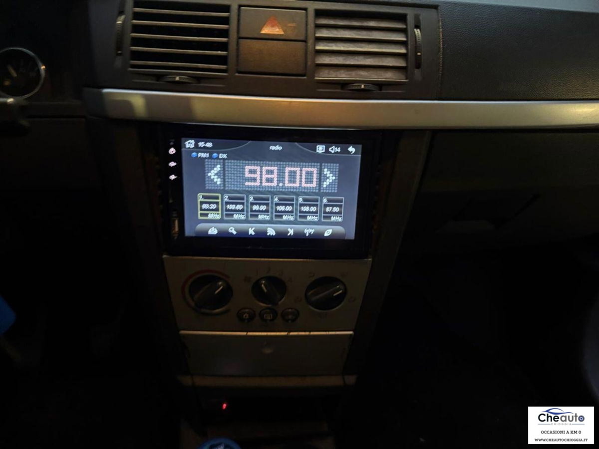 Opel Meriva 1.6 16V Cosmo (9)