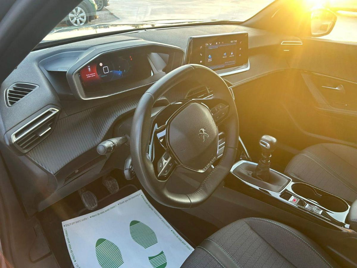 Peugeot 2008 PureTech 100 S&S Allure Pack (10)