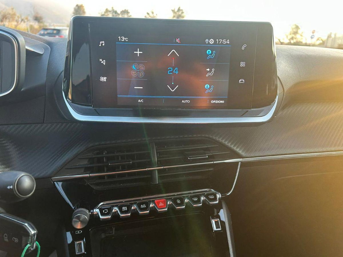 Peugeot 2008 PureTech 100 S&S Allure Pack (11)