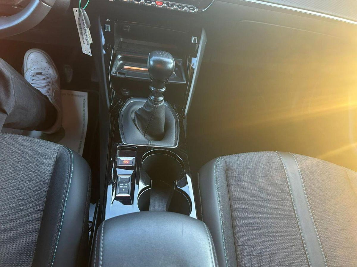 Peugeot 2008 PureTech 100 S&S Allure Pack (12)