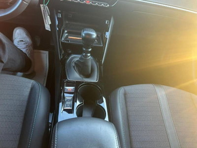 Peugeot 2008 PureTech 100 S&S Allure Pack (12)
