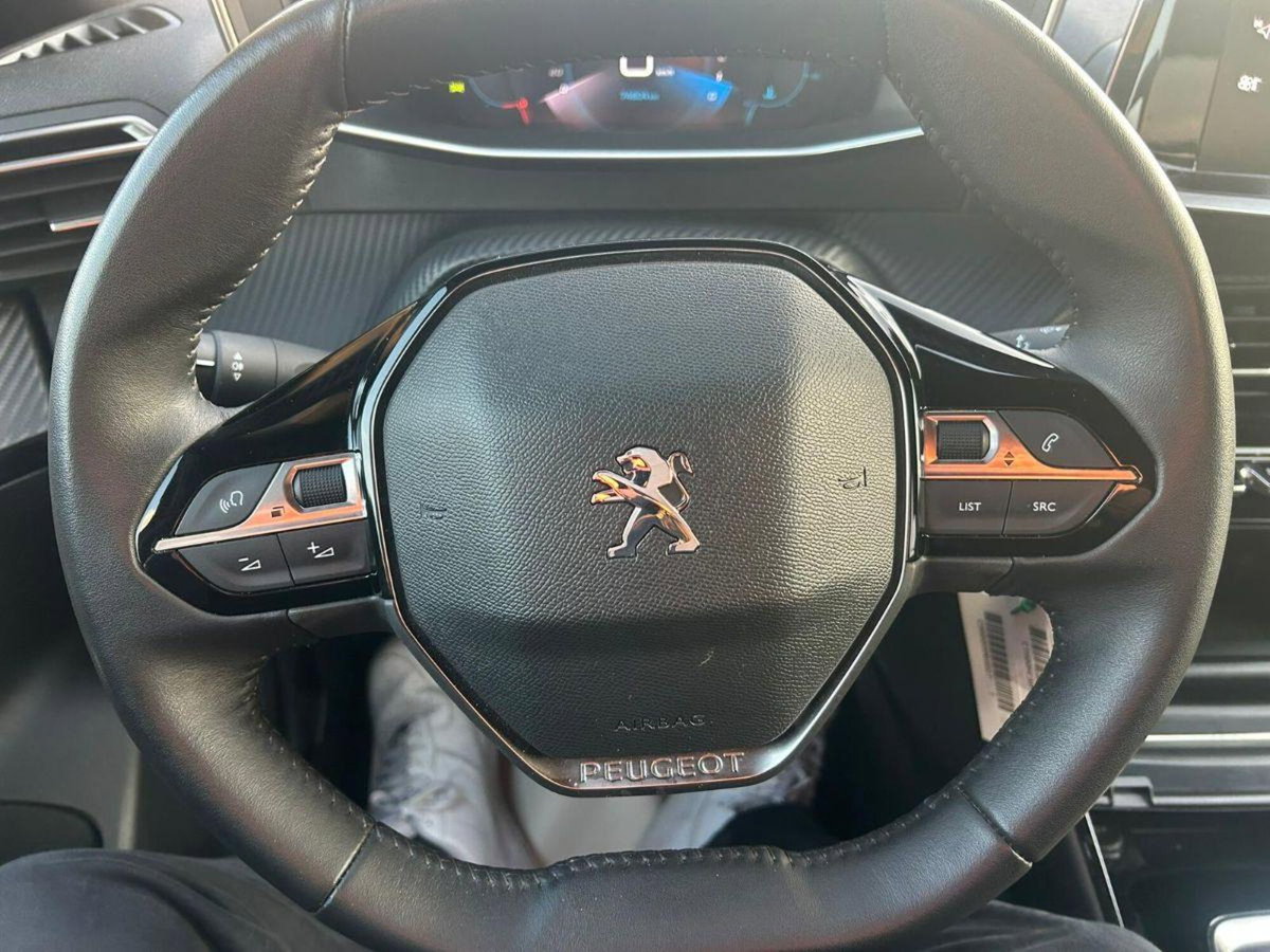 Peugeot 2008 PureTech 100 S&S Allure Pack (13)