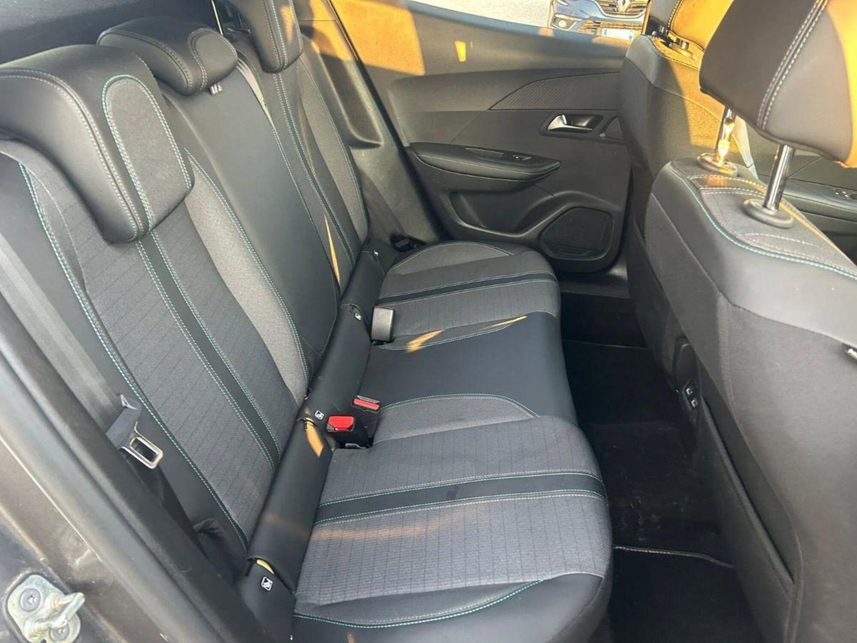 Peugeot 2008 PureTech 100 S&S Allure Pack (6)