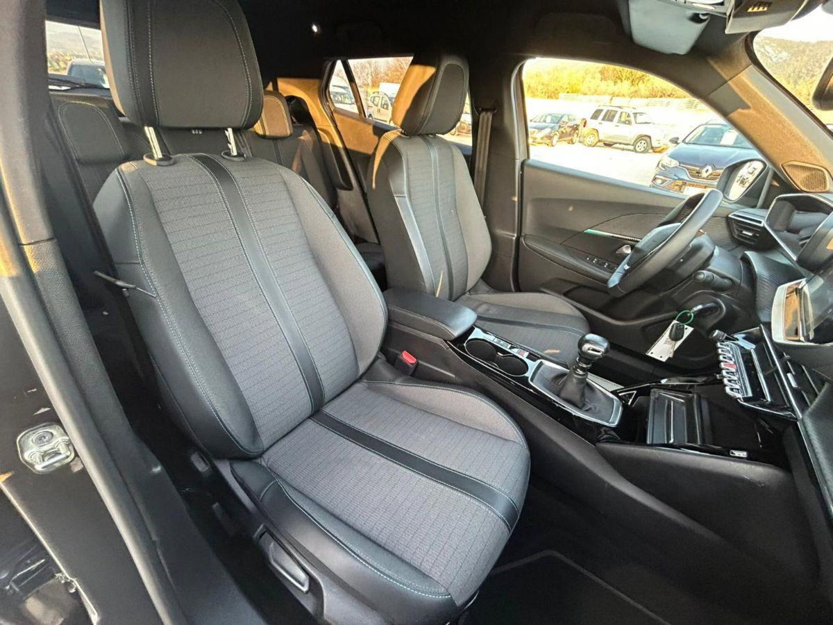 Peugeot 2008 PureTech 100 S&S Allure Pack (9)