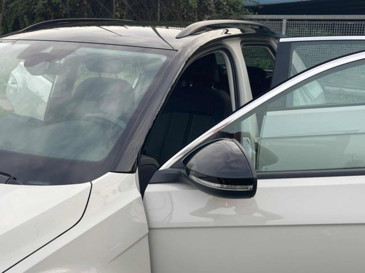 Volkswagen T-Roc 1.0 tsi Life 115cv (6)