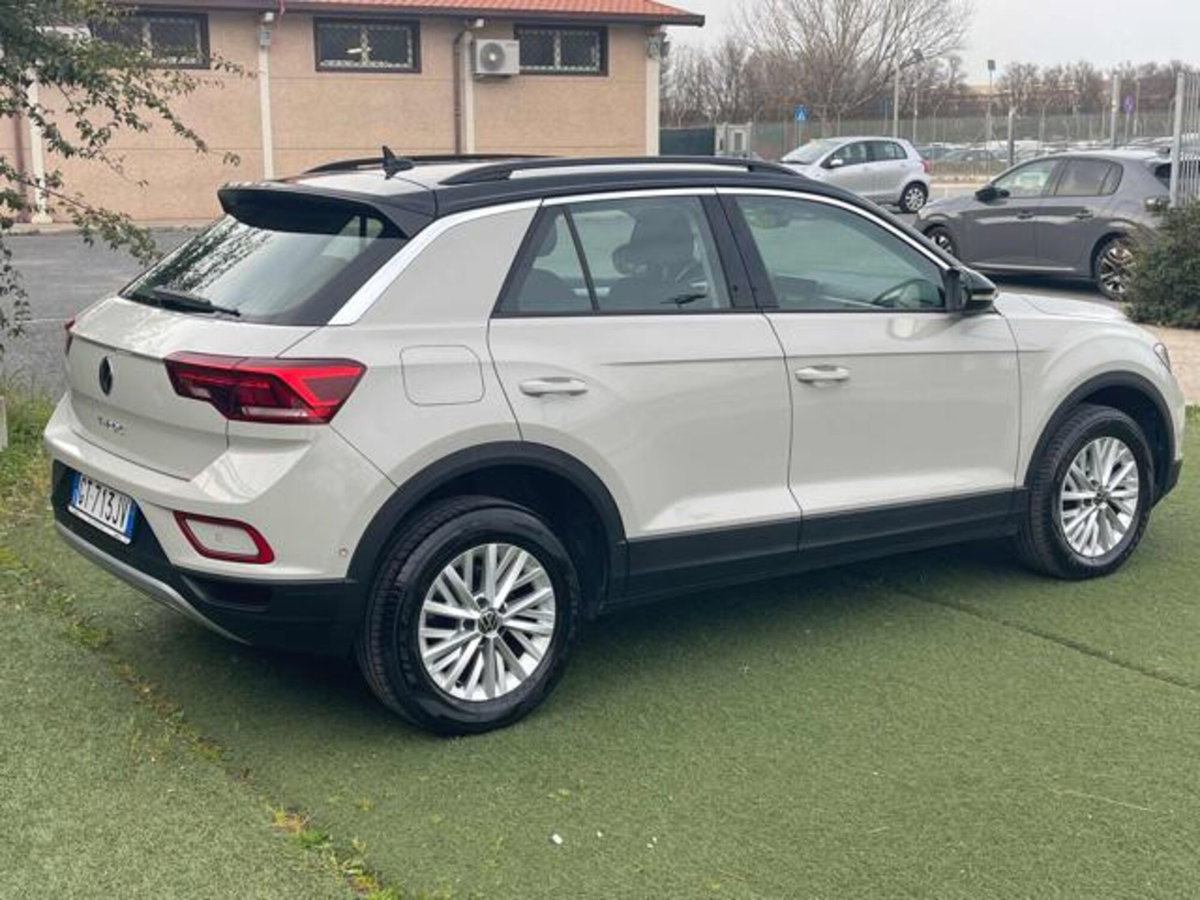 Volkswagen T-Roc 1.0 tsi Life 115cv (8)