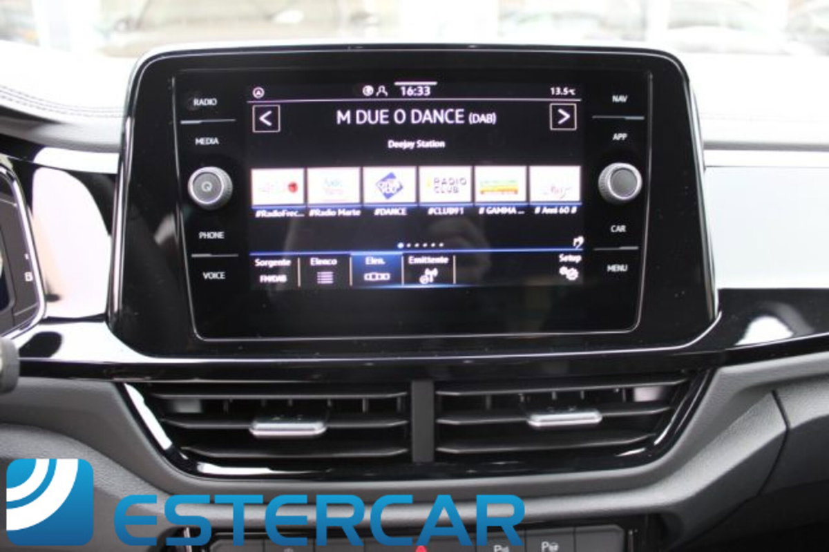 Volkswagen T-Roc 2.0 tdi R-Line 115cv (17)