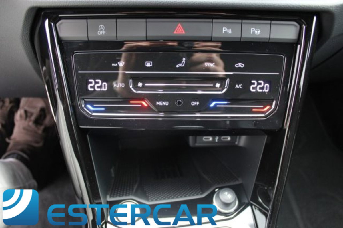 Volkswagen T-Roc 2.0 tdi R-Line 115cv (20)