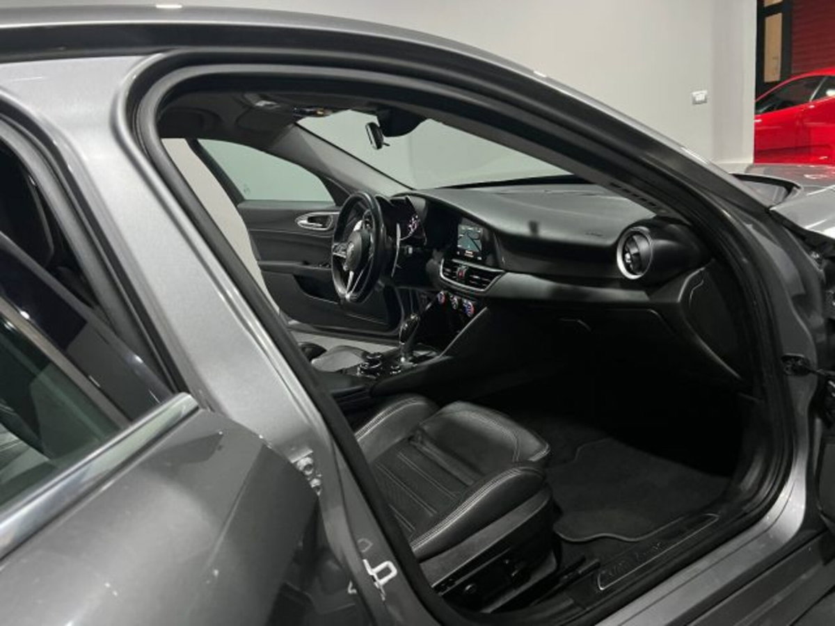 Alfa Romeo Giulia 2.2 Turbodiesel 210 CV AT8 AWD Q4 Veloce (10)