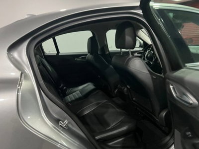 Alfa Romeo Giulia 2.2 Turbodiesel 210 CV AT8 AWD Q4 Veloce (12)
