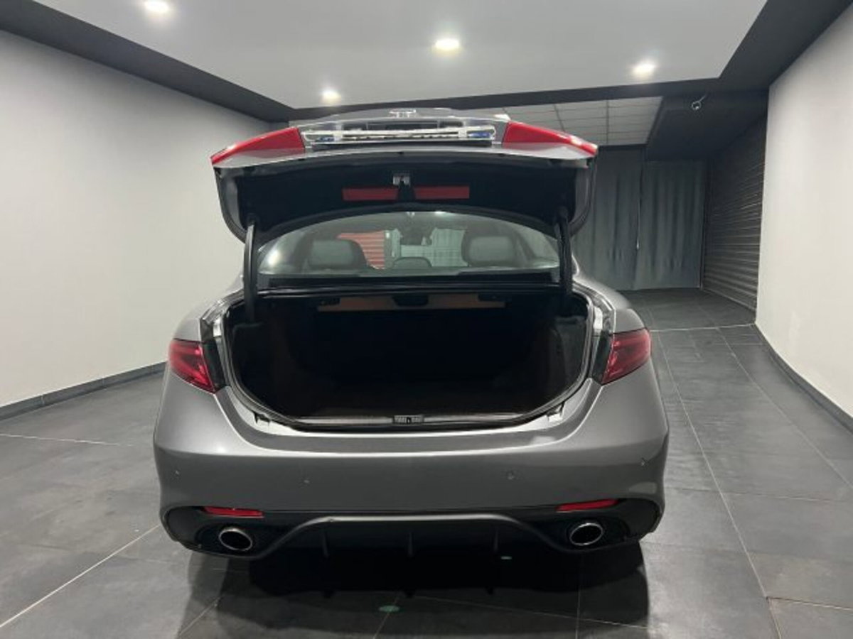 Alfa Romeo Giulia 2.2 Turbodiesel 210 CV AT8 AWD Q4 Veloce (13)