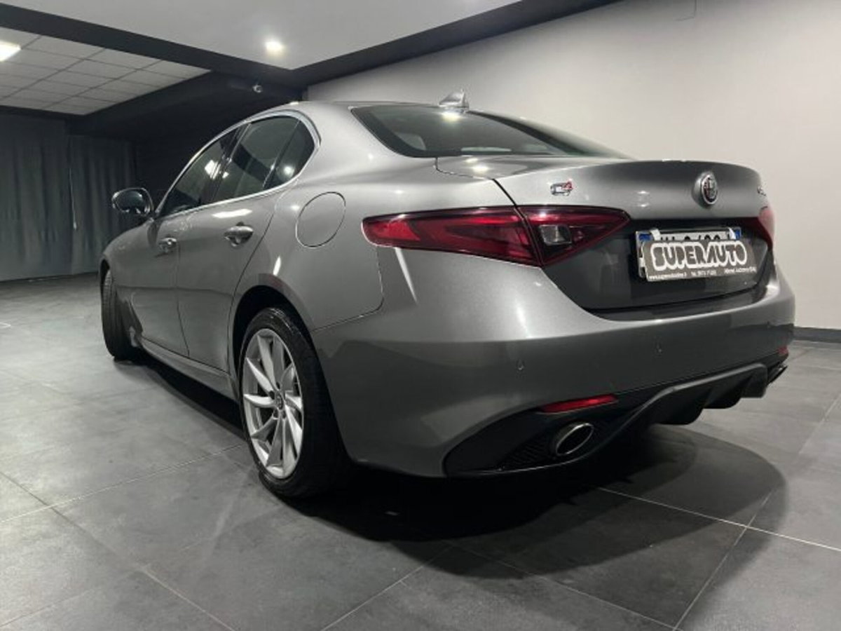 Alfa Romeo Giulia 2.2 Turbodiesel 210 CV AT8 AWD Q4 Veloce (4)