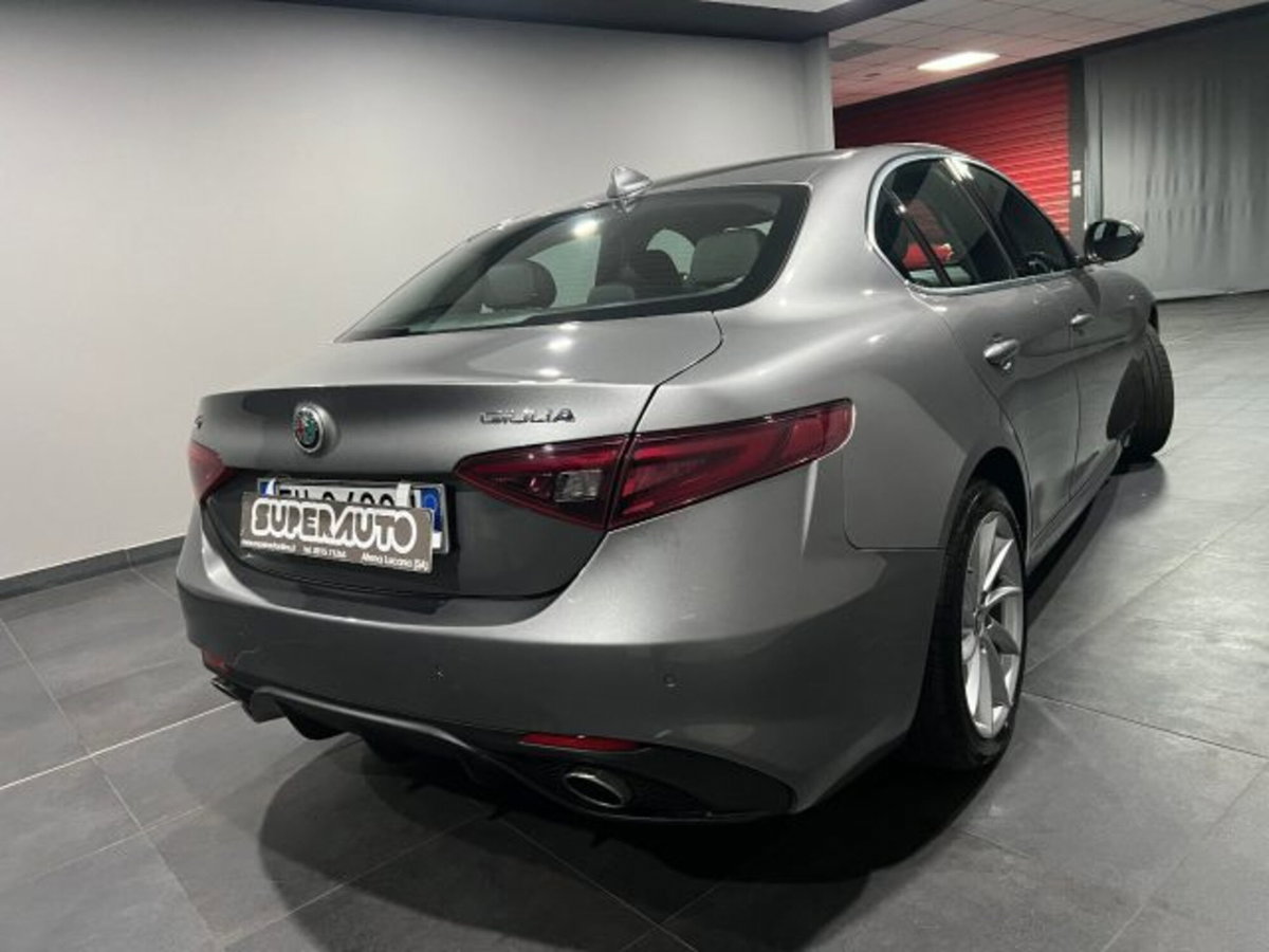 Alfa Romeo Giulia 2.2 Turbodiesel 210 CV AT8 AWD Q4 Veloce (5)