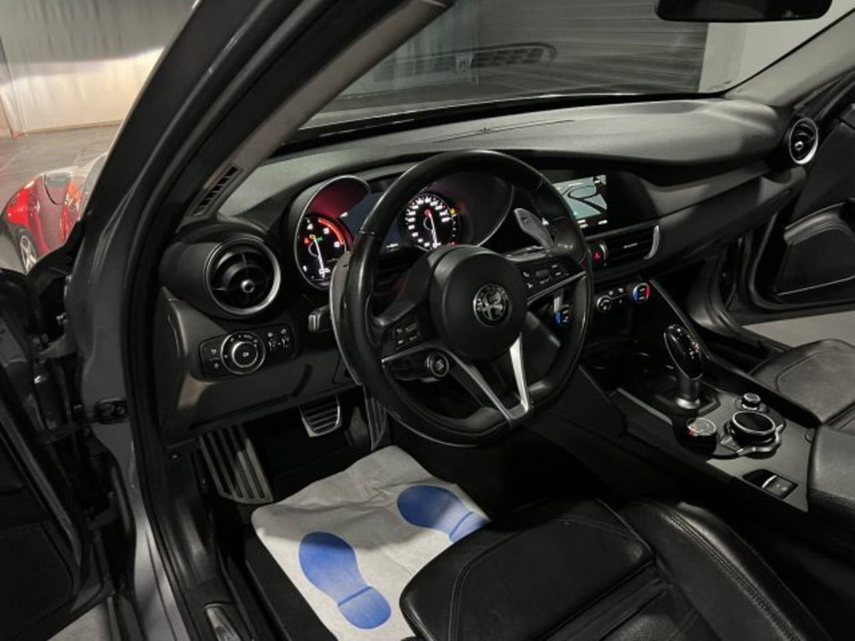 Alfa Romeo Giulia 2.2 Turbodiesel 210 CV AT8 AWD Q4 Veloce (7)