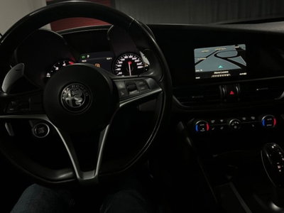 Alfa Romeo Giulia 2.2 Turbodiesel 210 CV AT8 AWD Q4 Veloce (8)