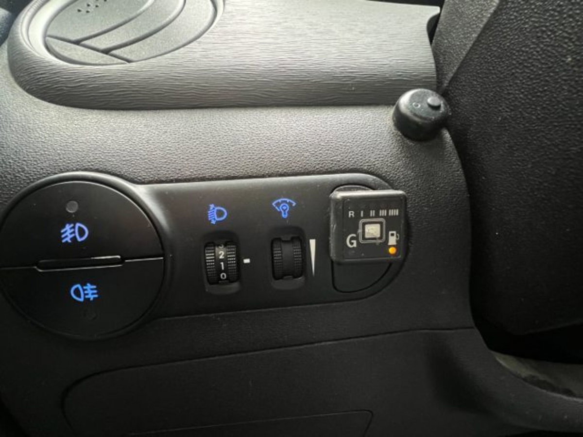 Hyundai i10 1.1 12V BlueDrive GPL Sound Edition (10)