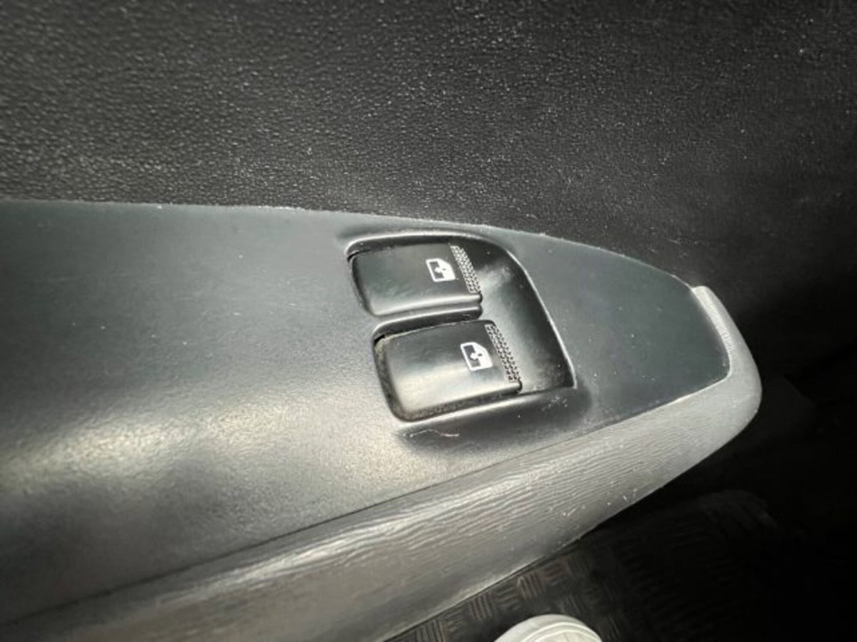 Hyundai i10 1.1 12V BlueDrive GPL Sound Edition (11)