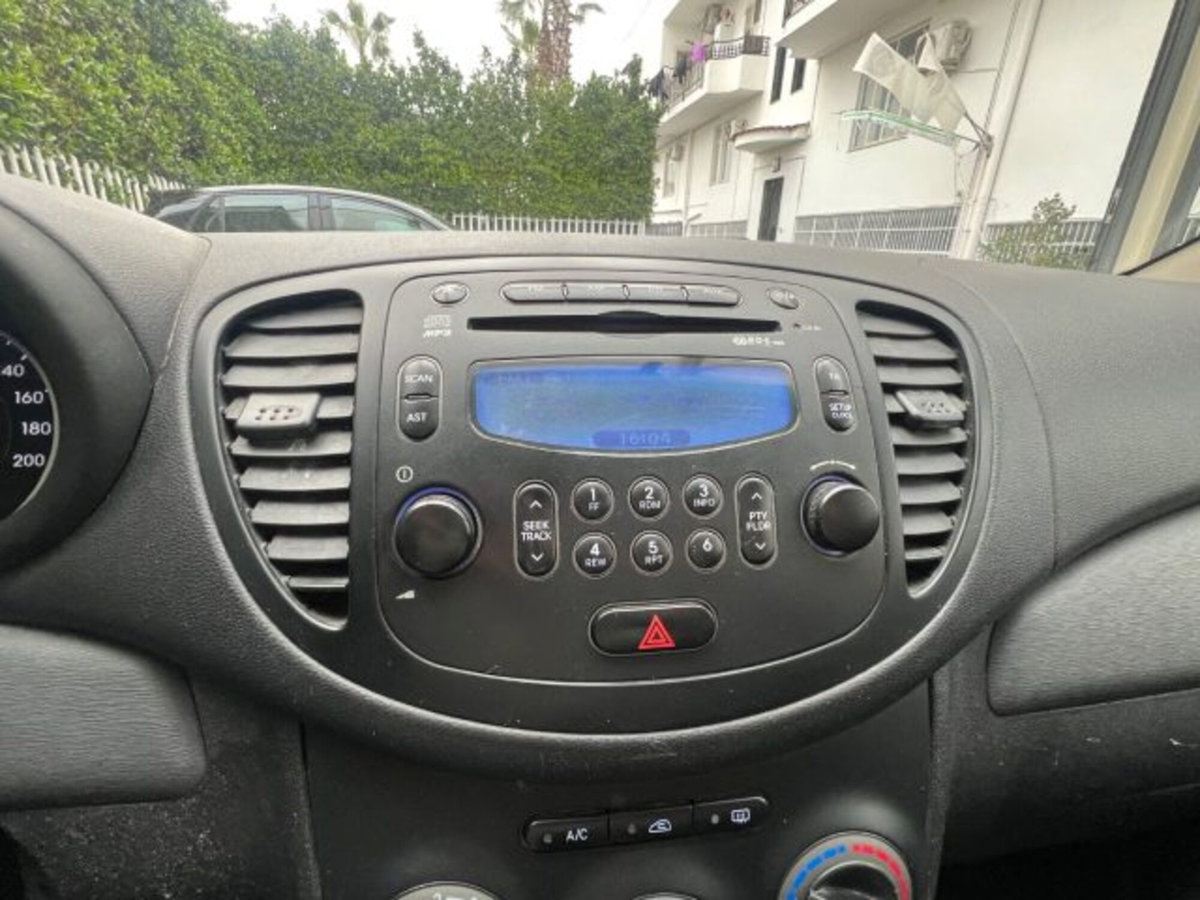 Hyundai i10 1.1 12V BlueDrive GPL Sound Edition (14)