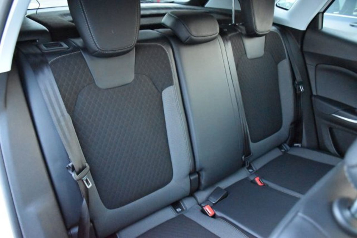 Opel Grandland 1.5 diesel Ecotec aut. Business Elegance (18)
