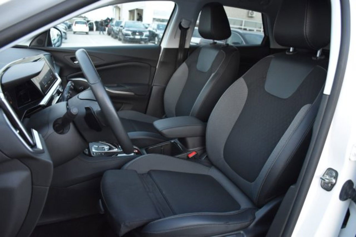 Opel Grandland 1.5 diesel Ecotec aut. Business Elegance (8)